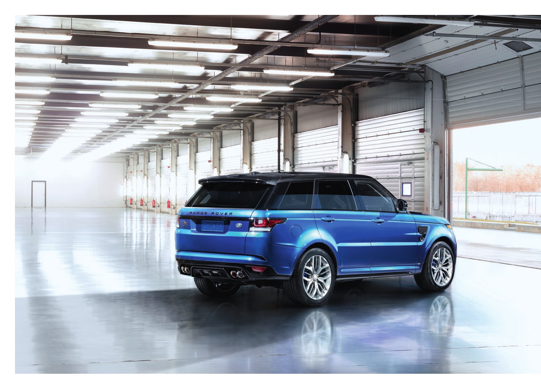 2015 Range Rover Sport SVR Brochure Page 9